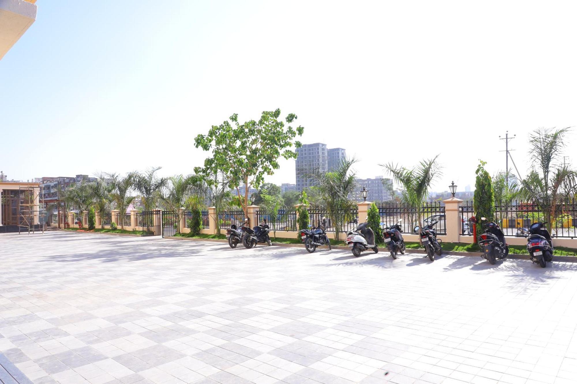 Le Vivanta Virar Exterior photo