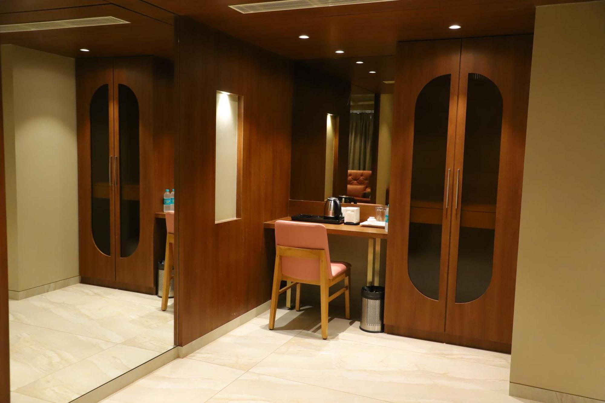 Le Vivanta Virar Exterior photo